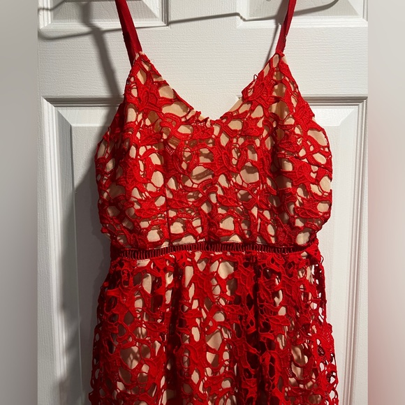 BEAUTIFUL RED LACE DRESS - Picture 4 of 4